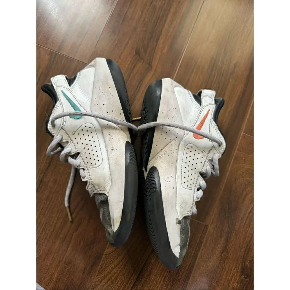 Nike freak 4Y boys sneakers